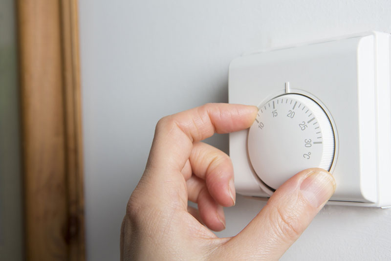 ¿Cómo arreglar un termostato digital?